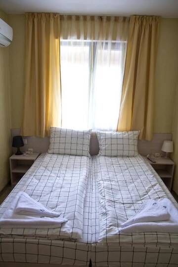 Фото номера Люкс с балконом Отель Hotel Royal Bath г. Баня 5
