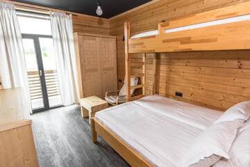 Фото номера Трехместный номер с видом на горы Отель Villa Victoria Thermal Spa г. Баня 3